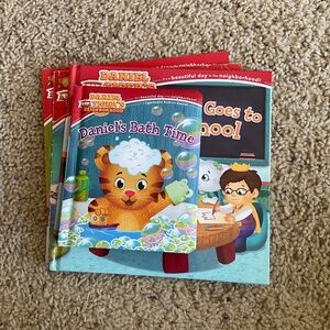 Daniel tiger book bundle. 5 books Make sure you bundle and save!!⭐️⭐️⭐️⭐️📚